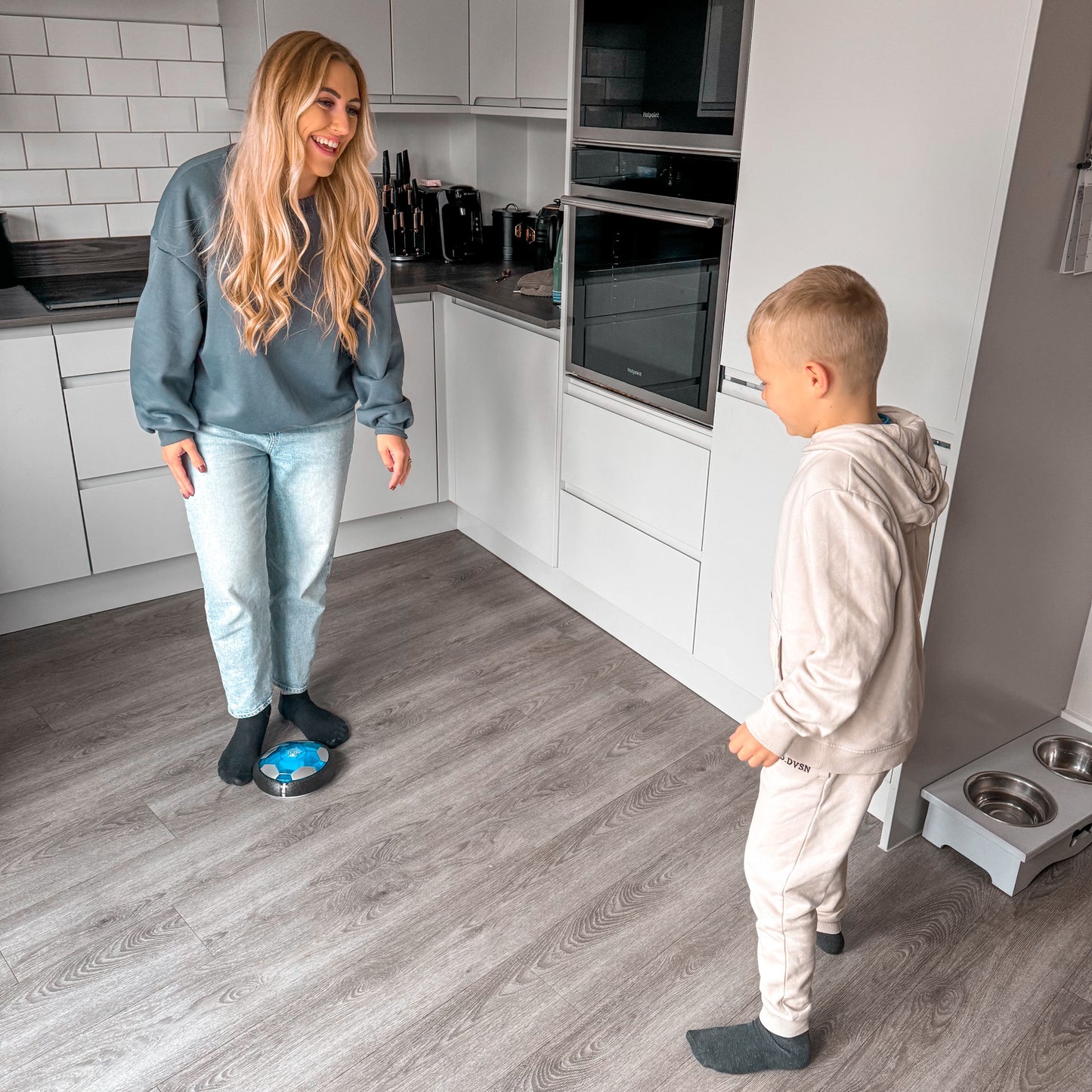 Thekiddospace™ – LED-Schwebefußball